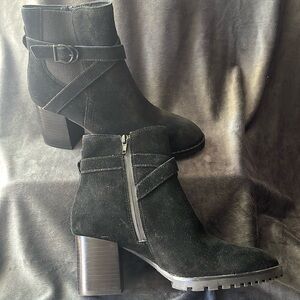 BLONDO WOMEN’S SZ 9 M HEELED BOOTS. NEW BLACK BOOTS LEATHER